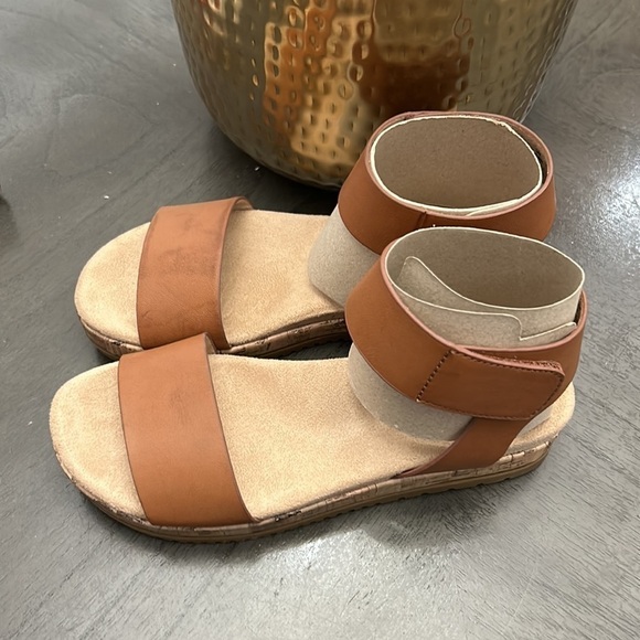 SOUL NATURALIZER Detail Ankle Strap Sandal (WIDE) - Picture 11 of 13